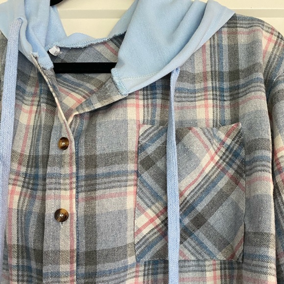 Tops - Cute flannel hoodie!